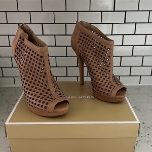 Cage heels